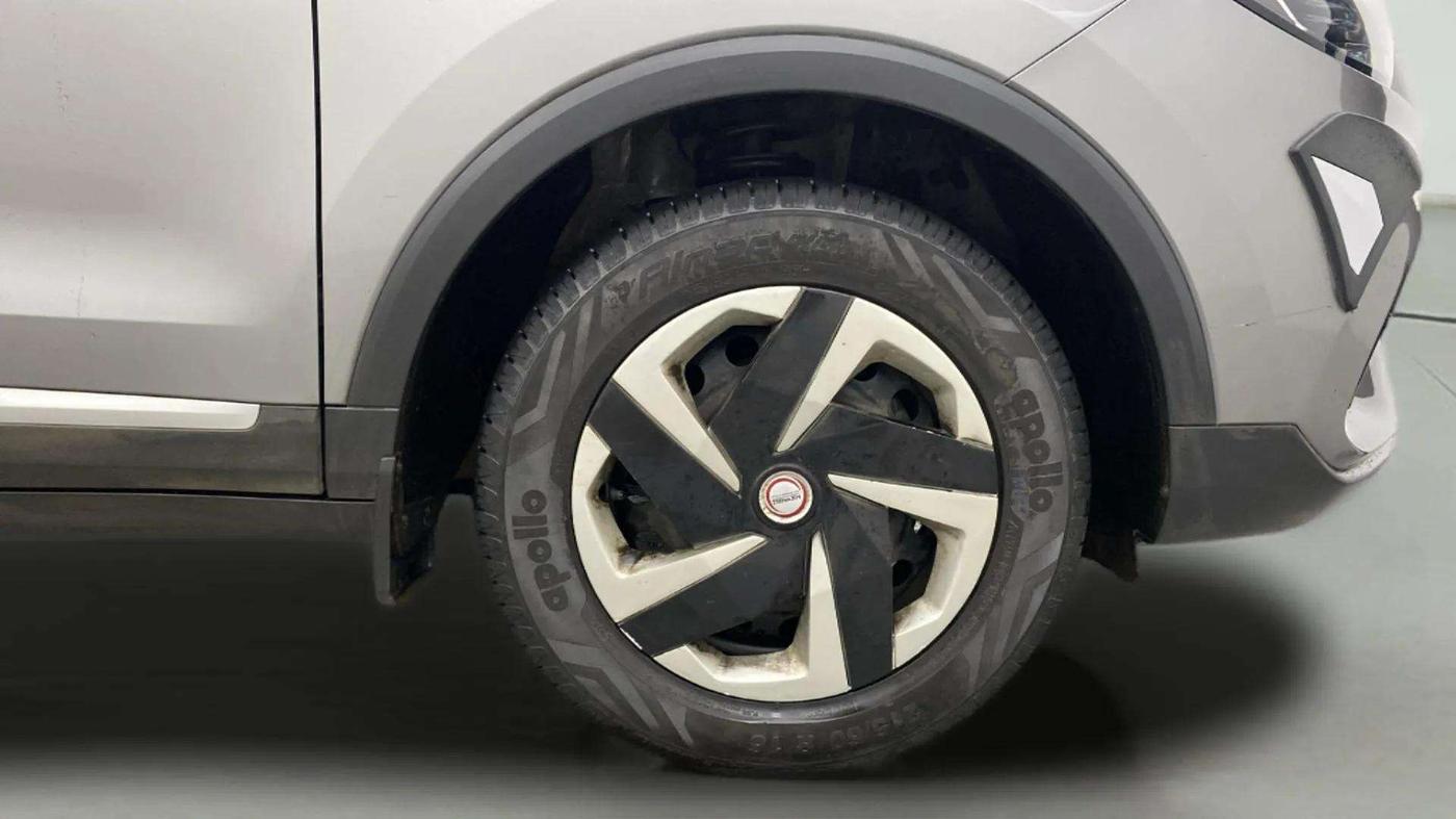 2022 MG ASTOR STYLE 1.5 MT, Petrol, Manual, 13,201 km, Right Front Wheel