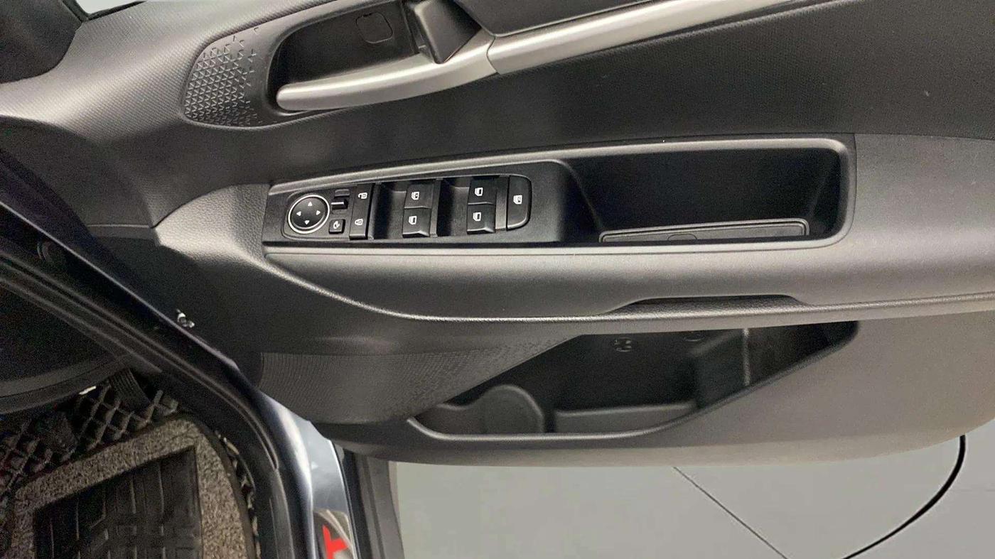 2022 KIA SONET HTK PLUS 1.0 IMT, Petrol, Manual, 6,981 km, Driver Side Door Panels Control