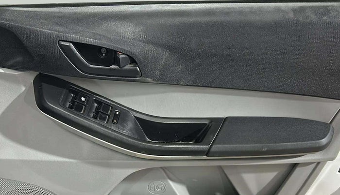 2022 Tata Tiago XT PETROL, Petrol, Manual, 44,508 km, Driver Side Door Panels Control