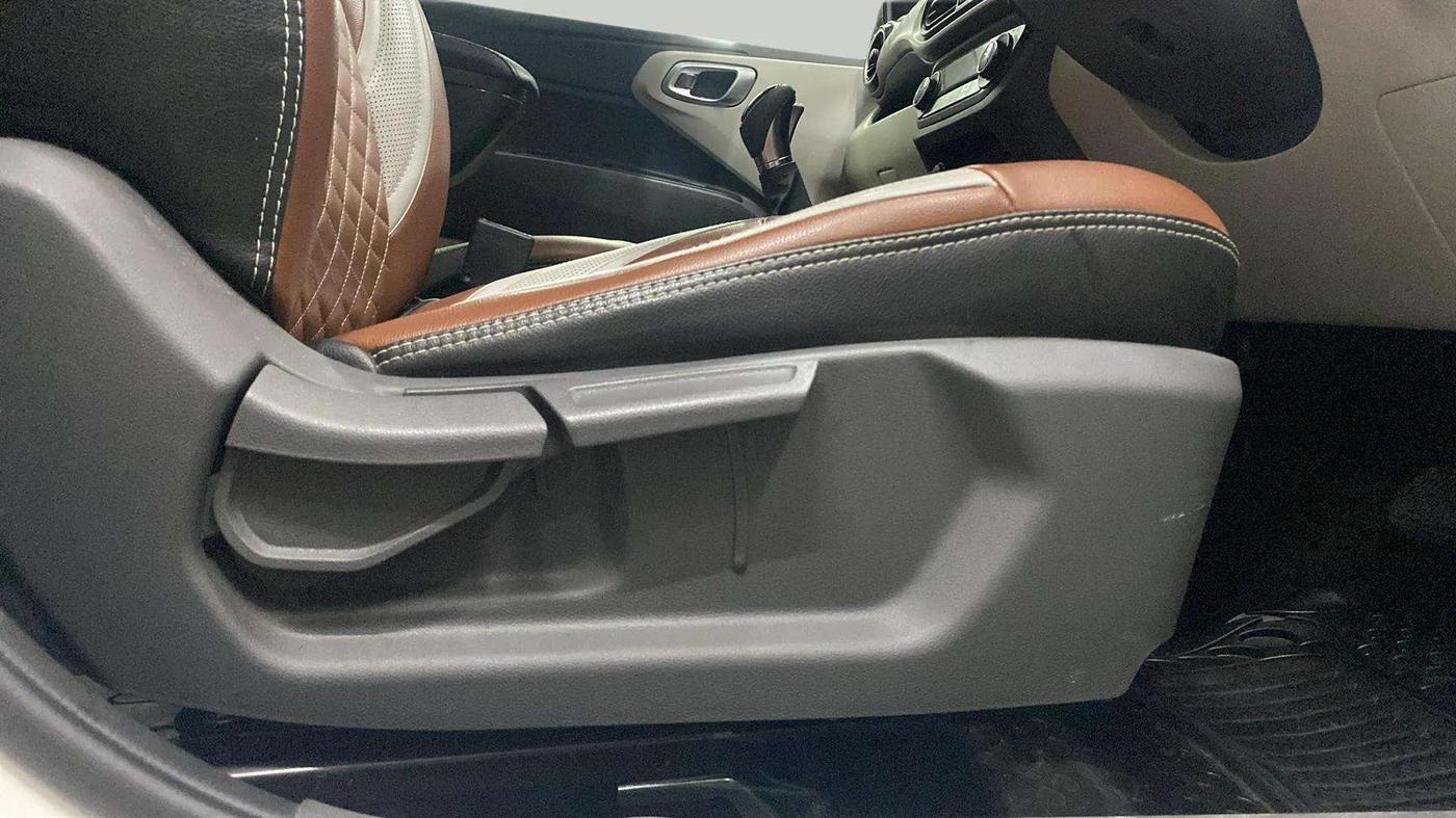 2020 Hyundai AURA SX PLUS 1.2 AMT, Petrol, Automatic, 72,200 km, Driver Side Adjustment Panel