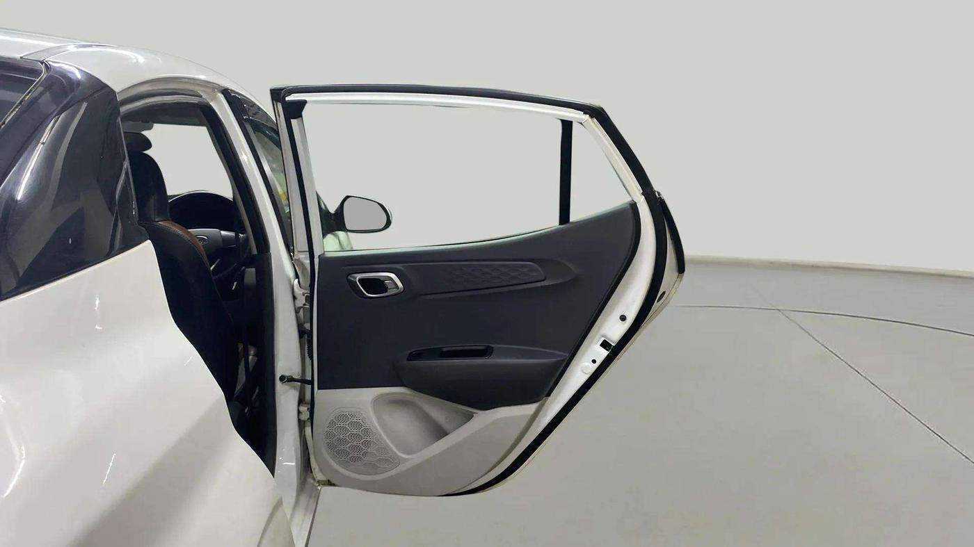 2020 Hyundai AURA SX PLUS 1.2 AMT, Petrol, Automatic, 72,200 km, RHS Rear Door