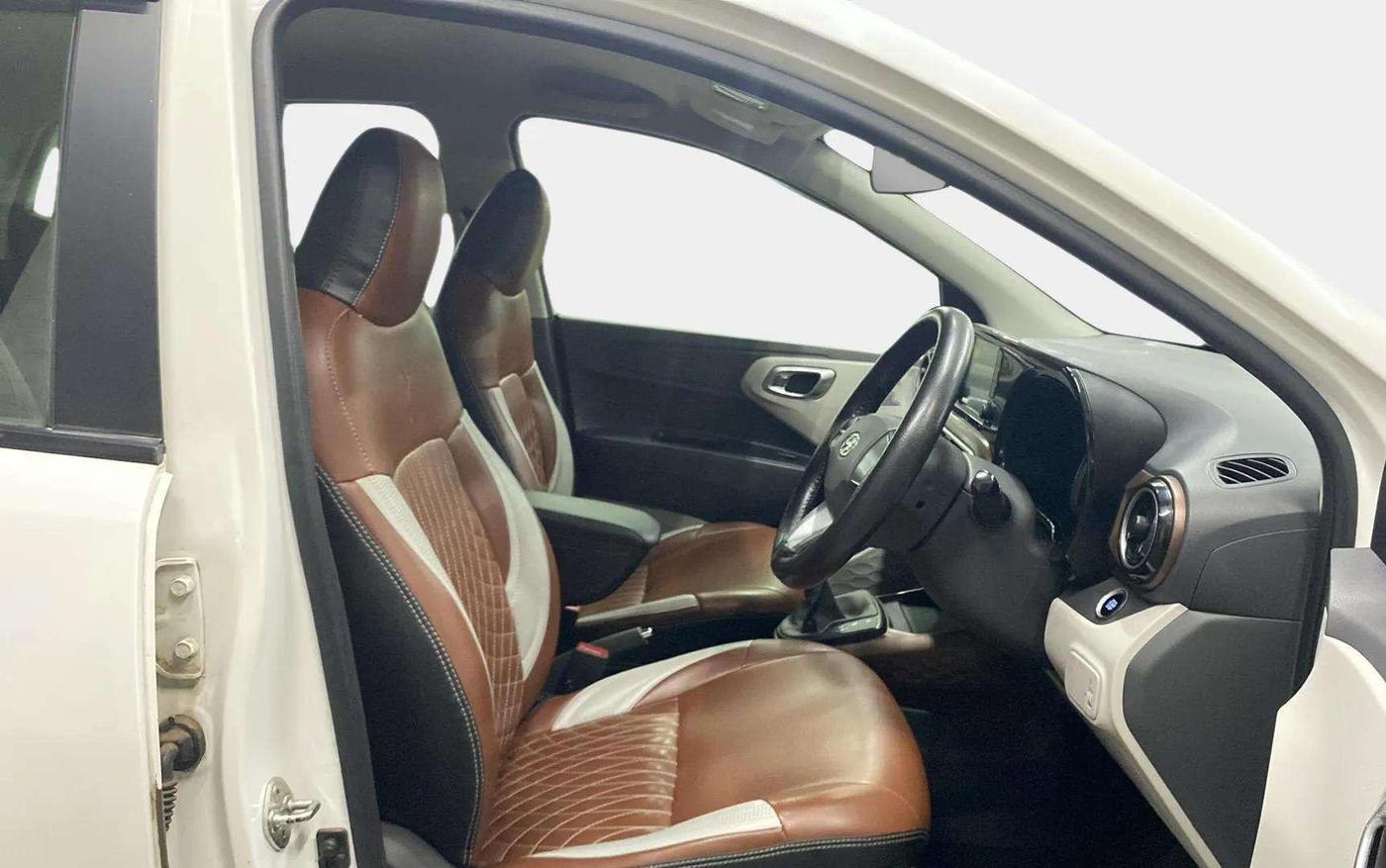 2020 Hyundai AURA SX PLUS 1.2 AMT, Petrol, Automatic, 72,200 km, Right Side Front Door Cabin