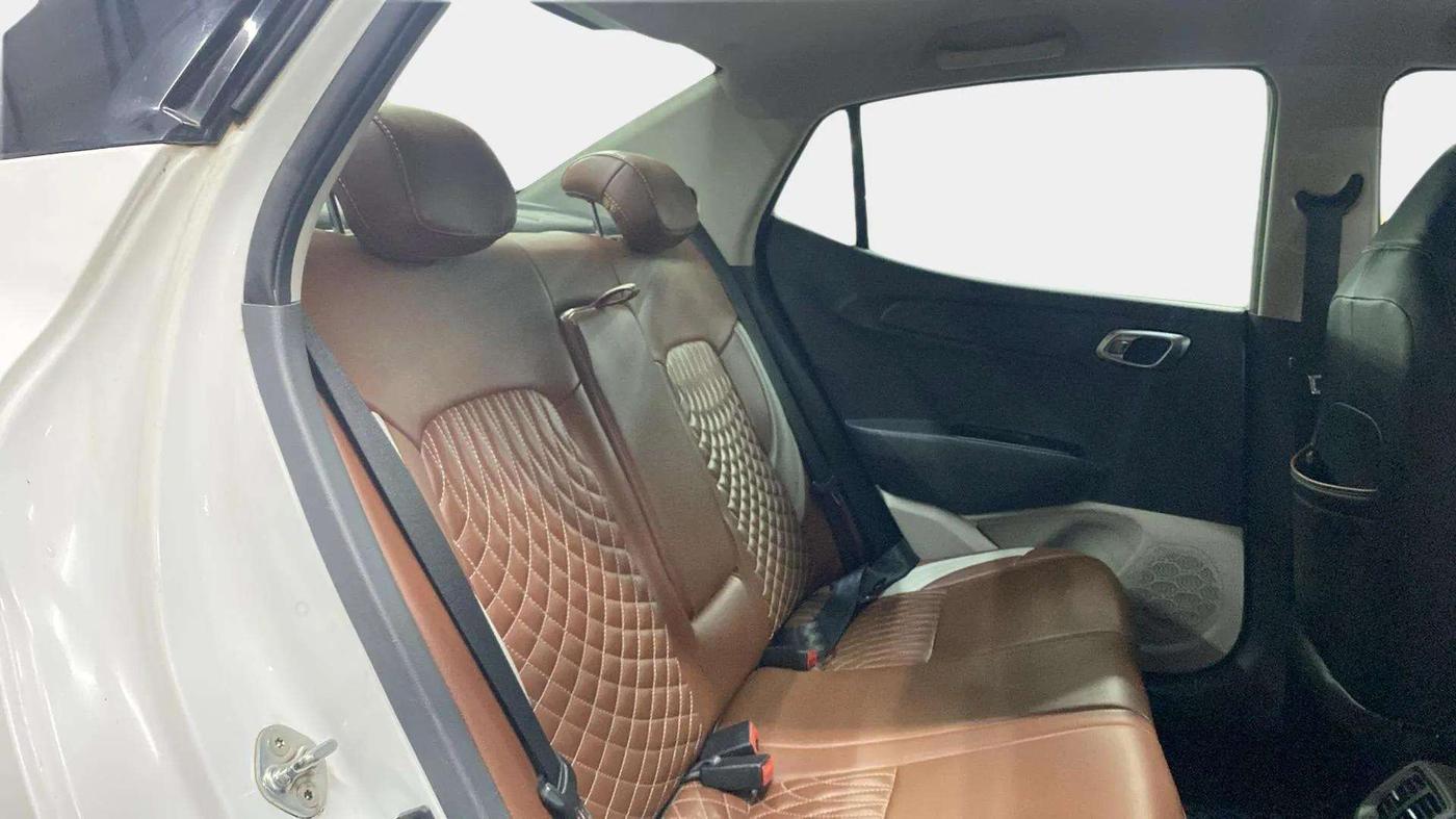 2020 Hyundai AURA SX PLUS 1.2 AMT, Petrol, Automatic, 72,200 km, Right Side Rear Door Cabin