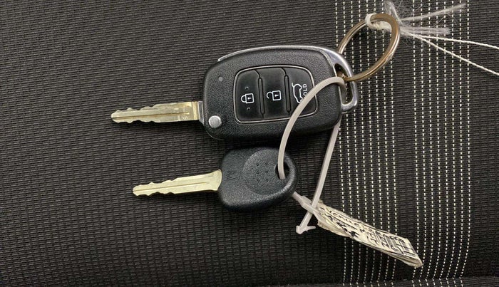 2021 Hyundai VENUE S 1.2, Petrol, Manual, 33,141 km, Key Close Up