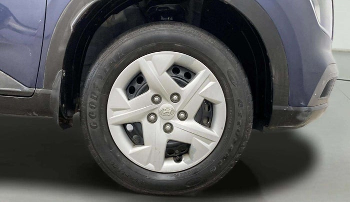 2021 Hyundai VENUE S 1.2, Petrol, Manual, 33,141 km, Right Front Wheel