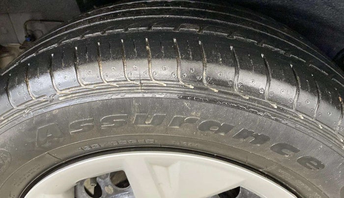 2021 Hyundai VENUE S 1.2, Petrol, Manual, 33,141 km, Right Rear Tyre Tread
