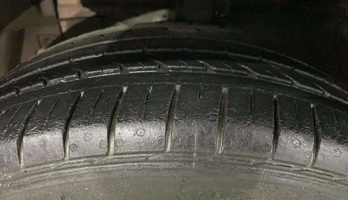 2020 Maruti Ciaz ALPHA  AT 1.5 SHVS PETROL, Petrol, Automatic, 43,261 km, Left Front Tyre Tread