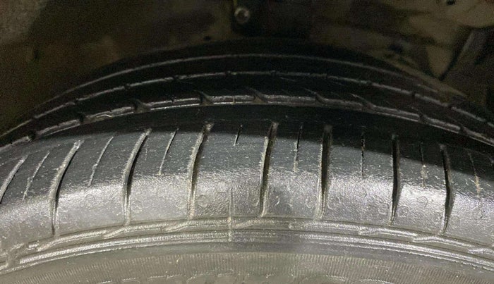 2020 Maruti Ciaz ALPHA  AT 1.5 SHVS PETROL, Petrol, Automatic, 43,261 km, Right Front Tyre Tread