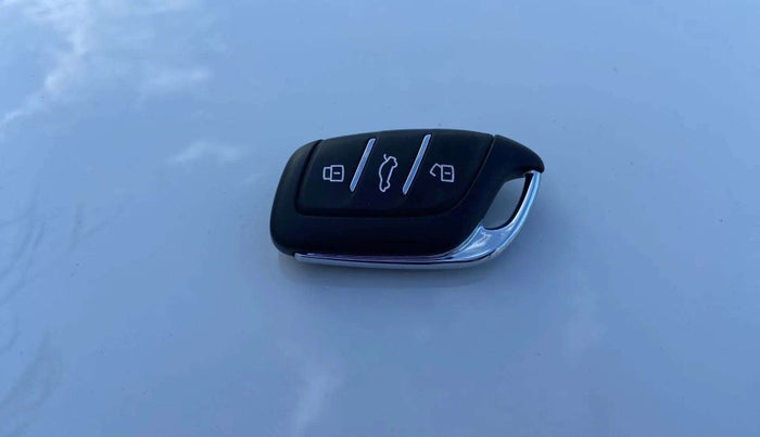 2022 MG ASTOR SMART EX 1.5 MT, Petrol, Manual, 18,775 km, Key Close Up