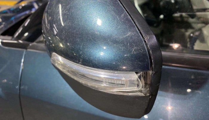 2020 Mahindra XUV300 W8 (O) 1.2 PETROL, Petrol, Manual, 24,694 km, Left rear-view mirror - Indicator light has minor damage