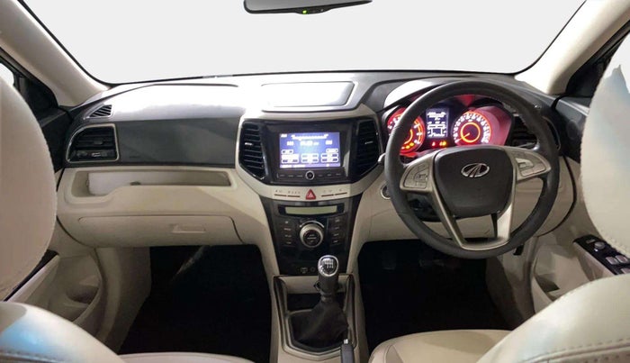 2020 Mahindra XUV300 W8 (O) 1.2 PETROL, Petrol, Manual, 24,687 km, Dashboard
