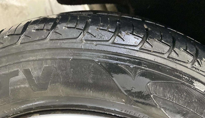 2016 Maruti Baleno DELTA PETROL 1.2, Petrol, Manual, 37,043 km, Right Front Tyre Tread