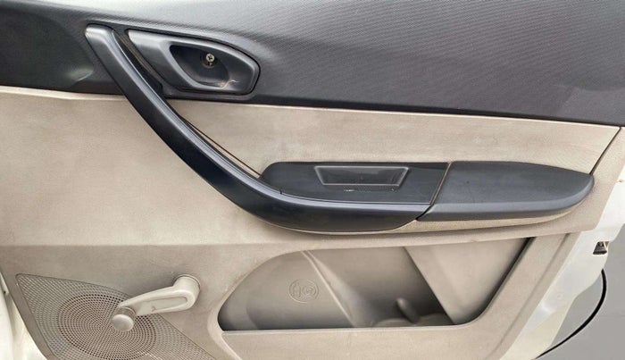 2017 Tata Tiago XE PETROL, CNG, Manual, 68,509 km, Driver Side Door Panels Control