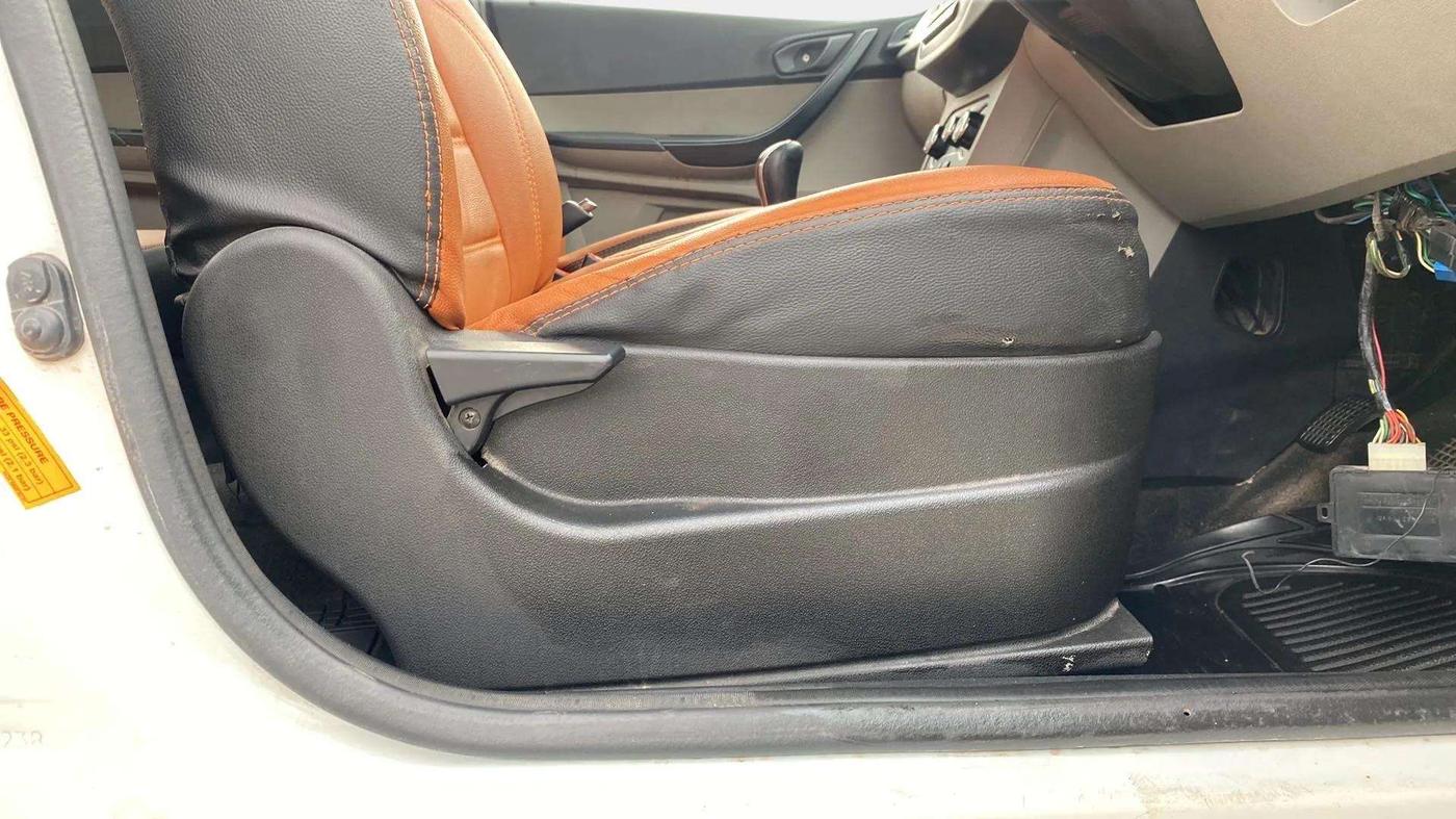 2017 Tata Tiago XE PETROL, CNG, Manual, 68,509 km, Driver Side Adjustment Panel