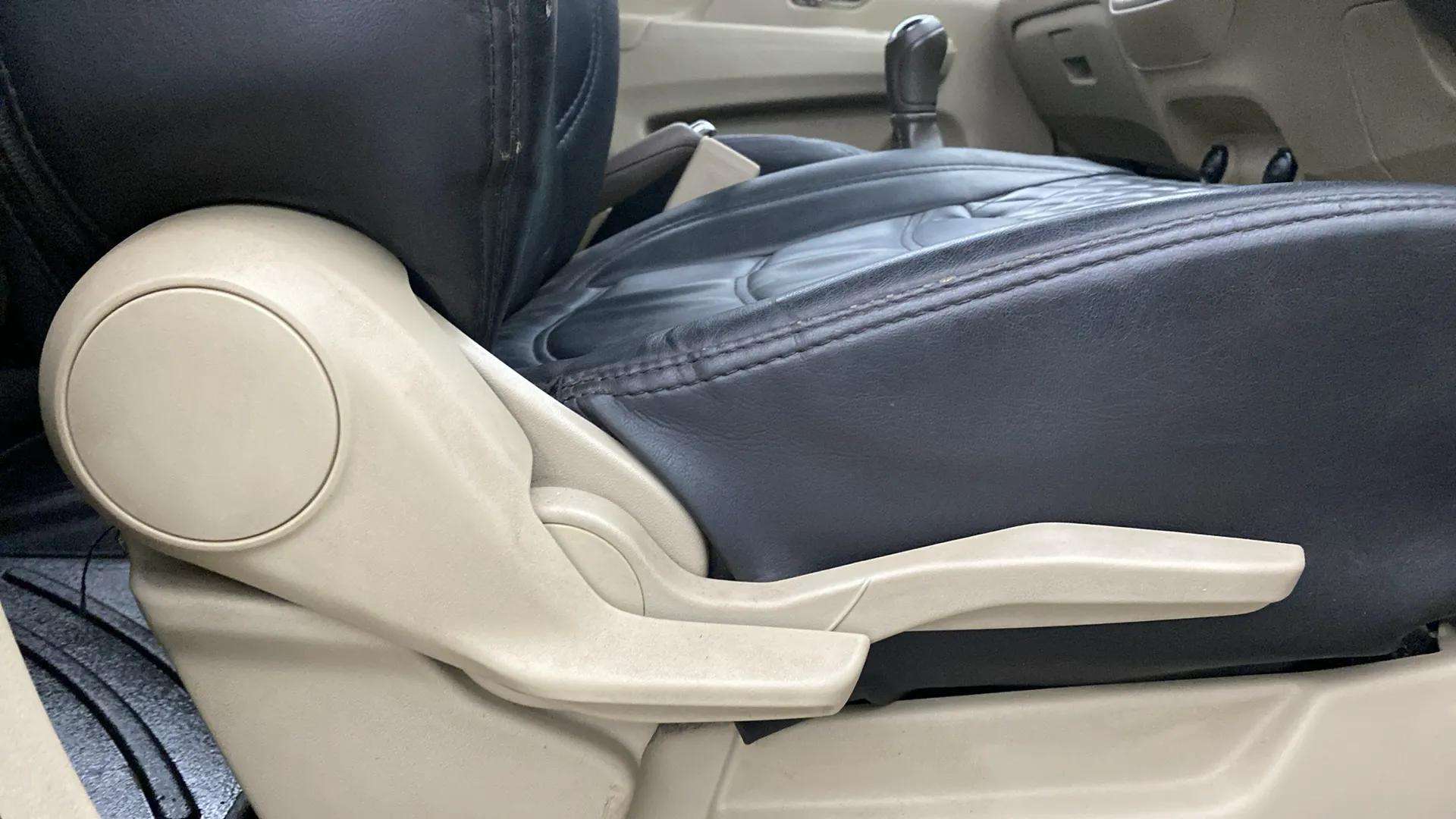 Driver-side-adjustment-panel-40