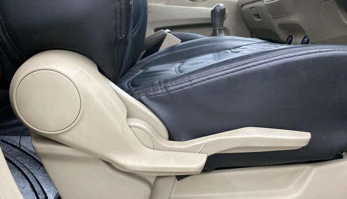 2022 Maruti Ertiga ZXI (O) CNG, CNG, Manual, 39,364 km, Driver Side Adjustment Panel