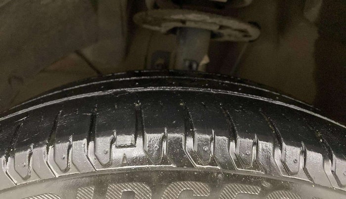 2022 Maruti Ertiga ZXI (O) CNG, CNG, Manual, 39,364 km, Left Front Tyre Tread