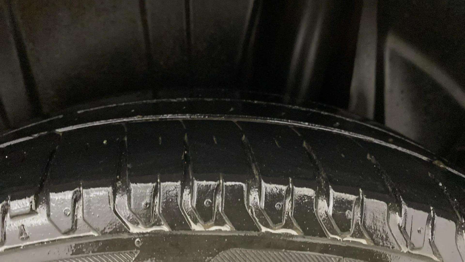 LHS-Rear-Tyre-Tread-21
