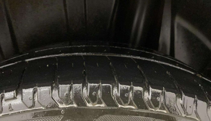 2022 Maruti Ertiga ZXI (O) CNG, CNG, Manual, 39,364 km, Left Rear Tyre Tread