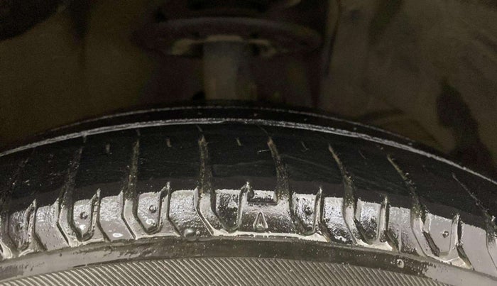 2022 Maruti Ertiga ZXI (O) CNG, CNG, Manual, 39,364 km, Right Front Tyre Tread