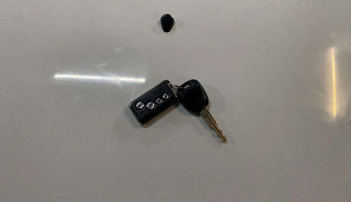 2019 Maruti Alto 800 LXI, Petrol, Manual, 64,144 km, Key Close Up
