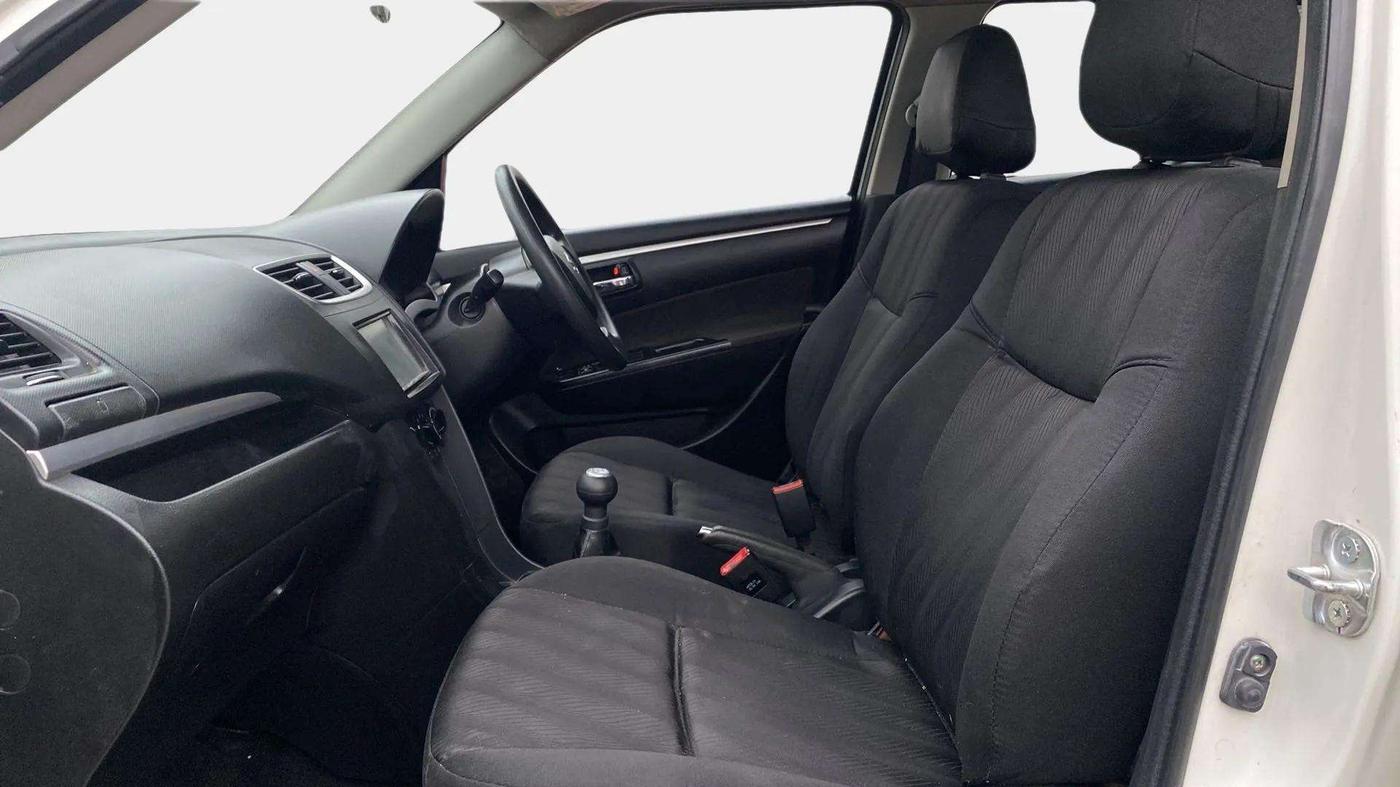 2014 Maruti Swift VXI, Petrol, Manual, 28,193 km, Right Side Front Door Cabin
