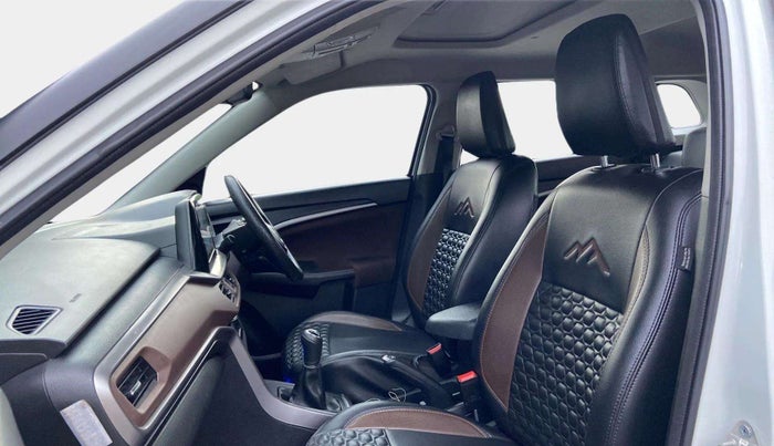 2023 Maruti BREZZA ZXI SMART HYBRID , Petrol, Manual, 29,522 km, Right Side Front Door Cabin