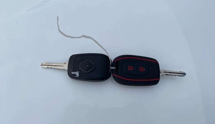 2021 Renault TRIBER RXT, Petrol, Manual, 37,760 km, Key Close Up