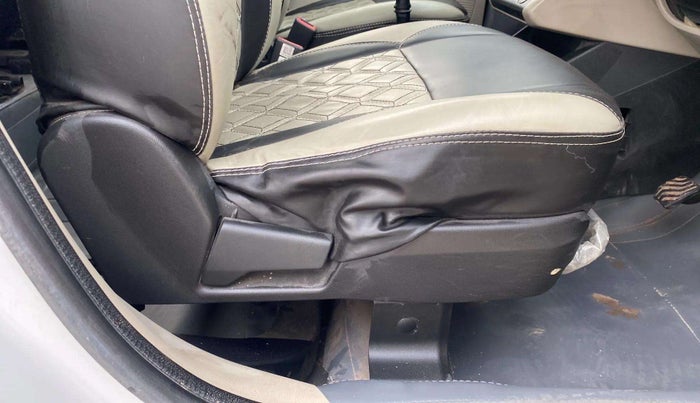 2021 Renault TRIBER RXT, Petrol, Manual, 37,760 km, Driver Side Adjustment Panel