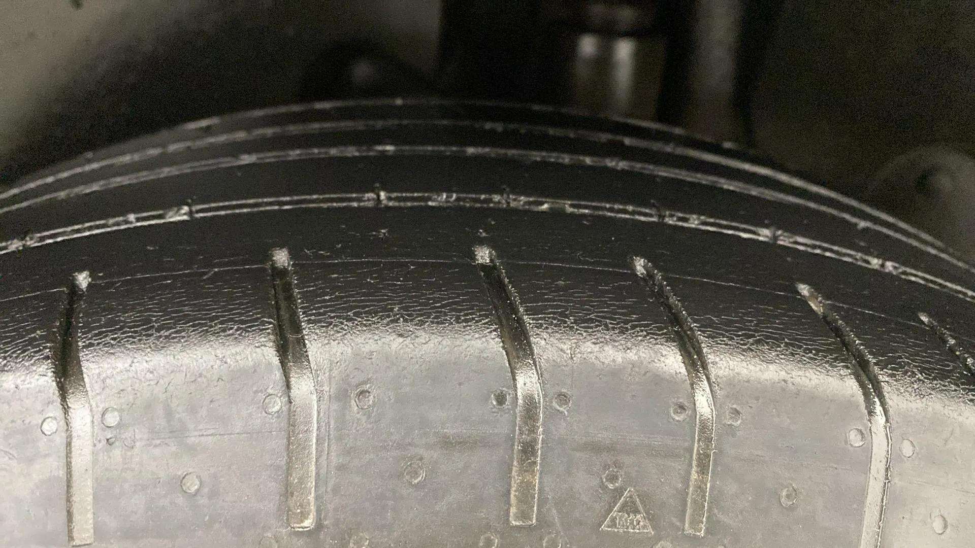 LHS-Rear-Tyre-Tread-21