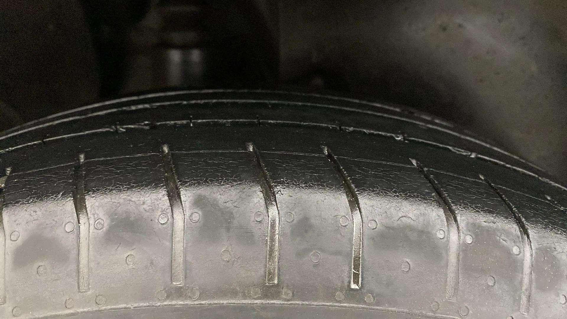 RHS-Rear-Tyre-Tread-19