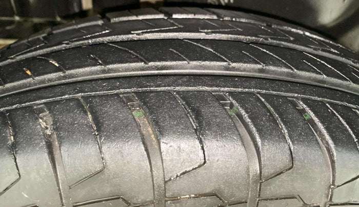 2015 Maruti Swift Dzire VXI, Petrol, Manual, 78,339 km, Right Rear Tyre Tread