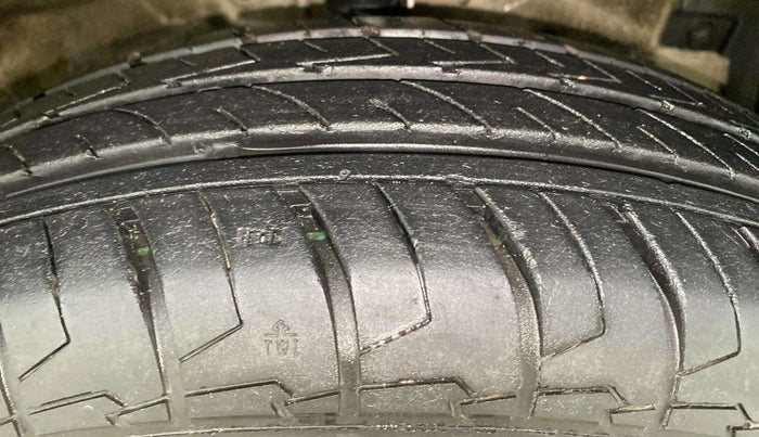 2015 Maruti Swift Dzire VXI, Petrol, Manual, 78,339 km, Right Front Tyre Tread