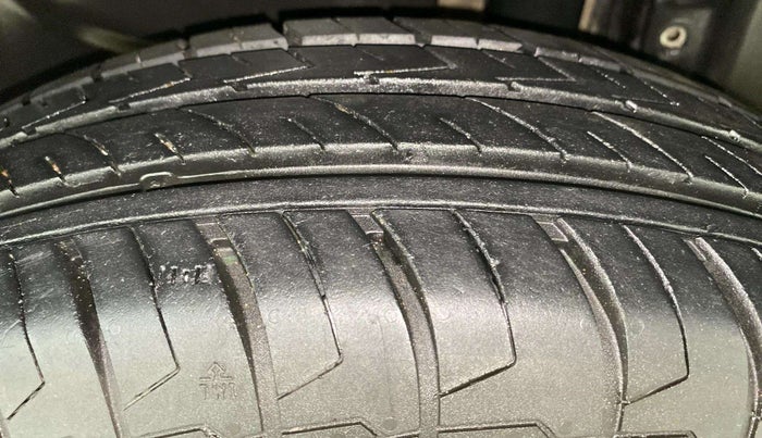 2015 Maruti Swift Dzire VXI, Petrol, Manual, 78,339 km, Left Rear Tyre Tread