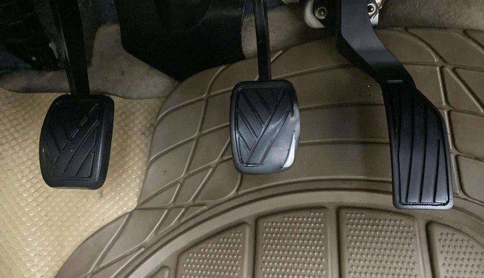 2015 Maruti Swift Dzire VXI, Petrol, Manual, 78,339 km, Pedals