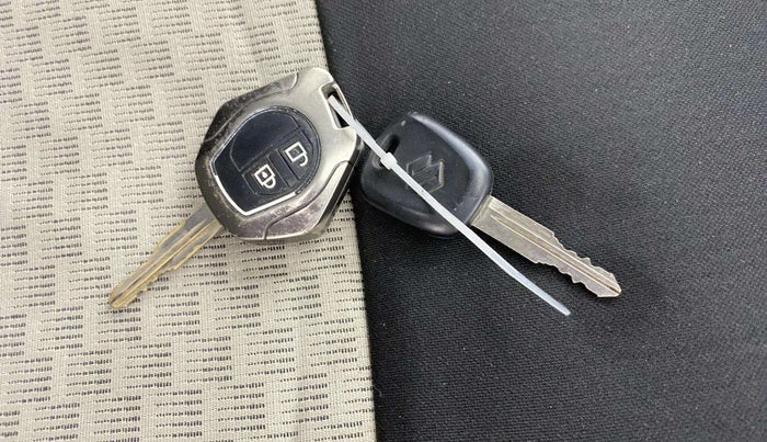 2019 Maruti Alto VXI, Petrol, Manual, 63,460 km, Key Close Up
