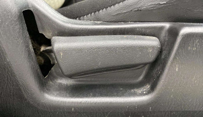 2019 Maruti Alto VXI, Petrol, Manual, 63,460 km, Driver Side Adjustment Panel
