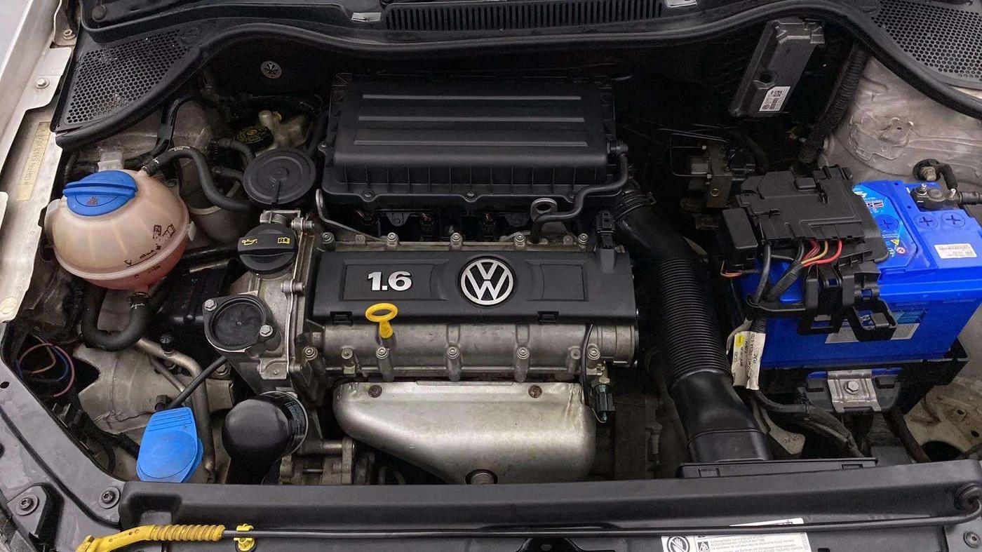 2014 Volkswagen Vento HIGHLINE 1.6 MPI, Petrol, Manual, 87,391 km, Open Bonet