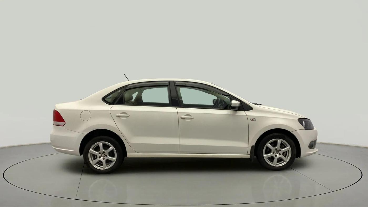 2014 Volkswagen Vento HIGHLINE 1.6 MPI, Petrol, Manual, 87,391 km, Right Side View