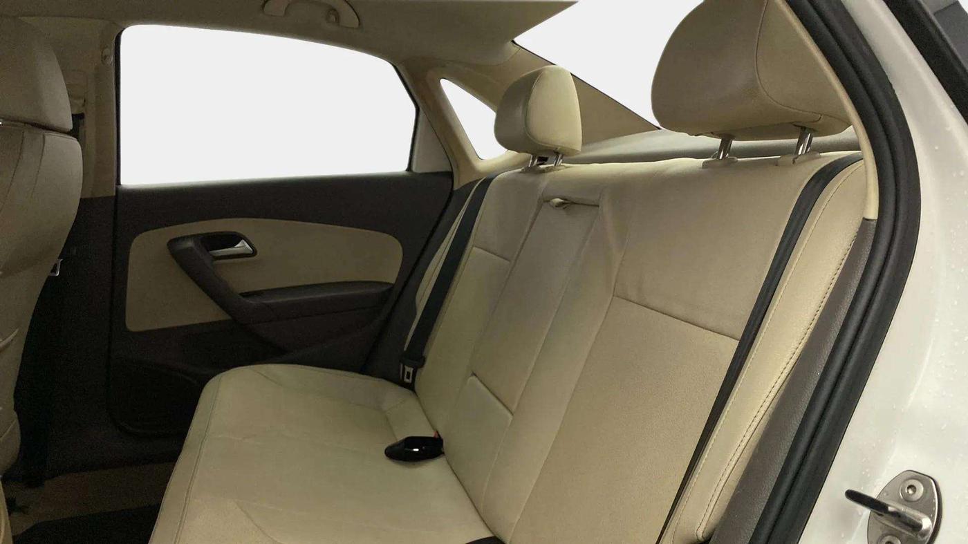 2014 Volkswagen Vento HIGHLINE 1.6 MPI, Petrol, Manual, 87,391 km, Right Side Rear Door Cabin