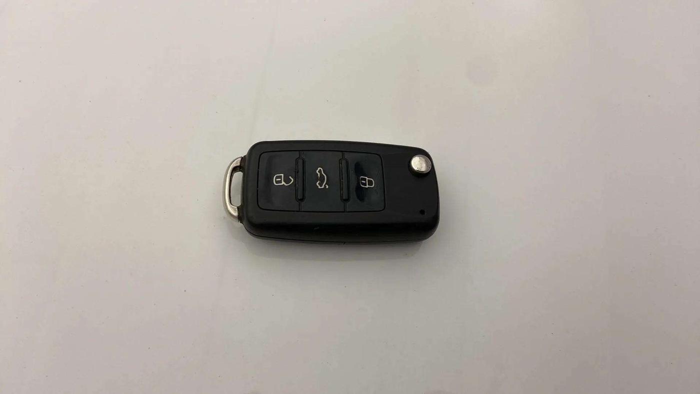 2014 Volkswagen Vento HIGHLINE 1.6 MPI, Petrol, Manual, 87,391 km, Key Close Up
