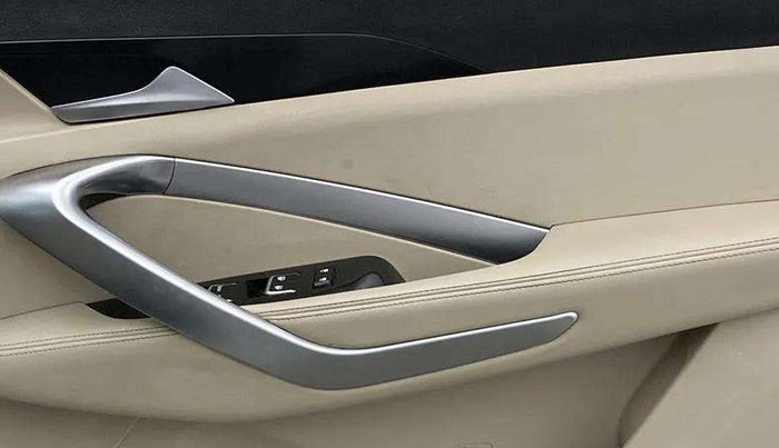 2021 MG HECTOR SHARP 1.5 PETROL CVT, Petrol, Automatic, 68,810 km, Driver Side Door Panels Control