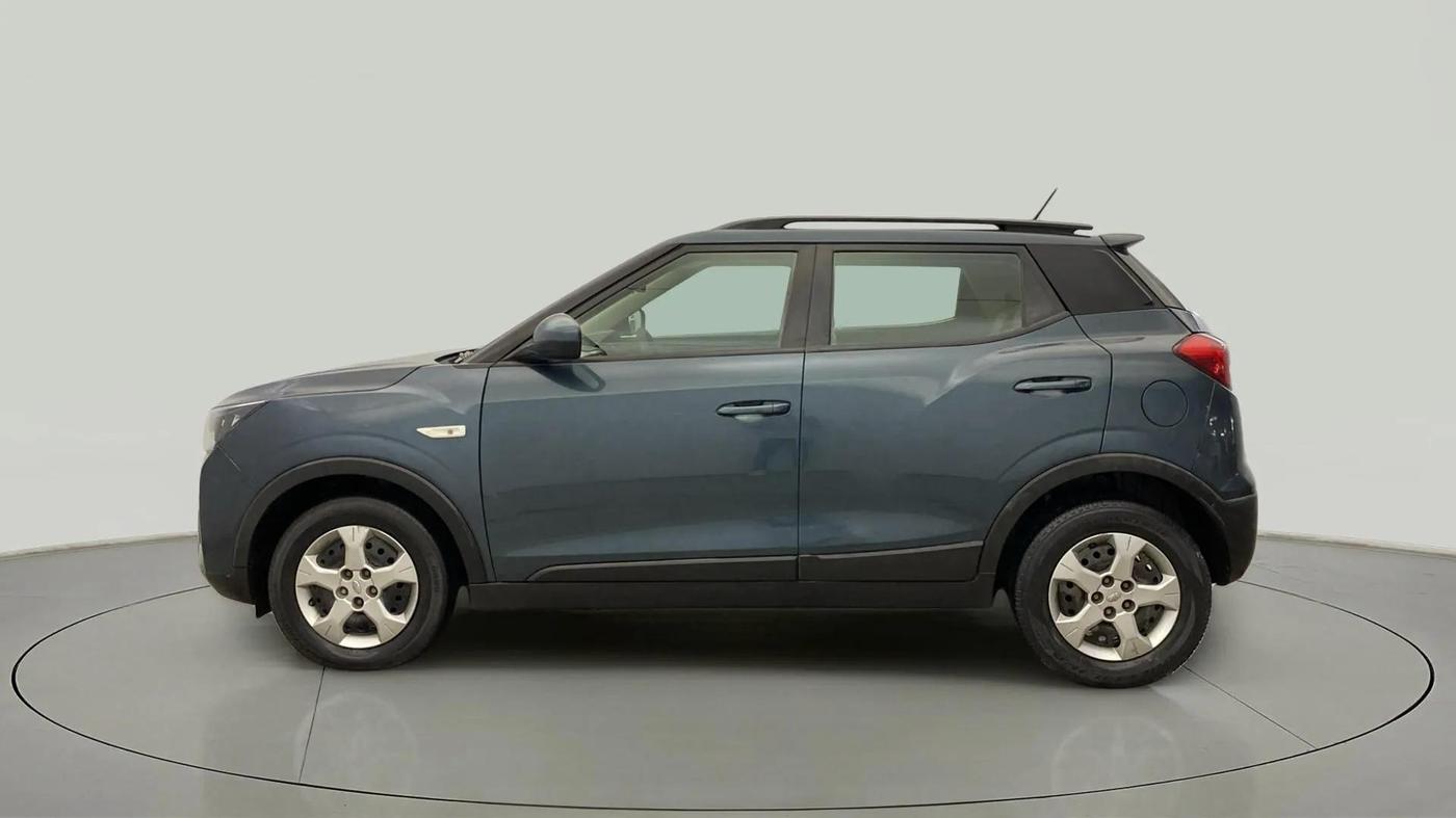 2020 Mahindra XUV300 W6 1.2 PETROL, Petrol, Manual, 61,248 km, Left Side