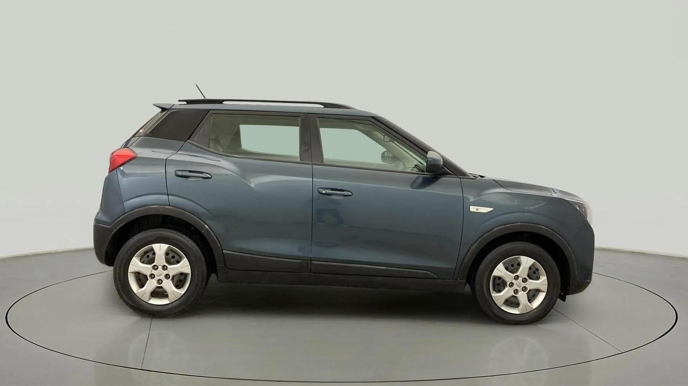 2020 Mahindra XUV300 W6 1.2 PETROL, Petrol, Manual, 61,248 km, Right Side View
