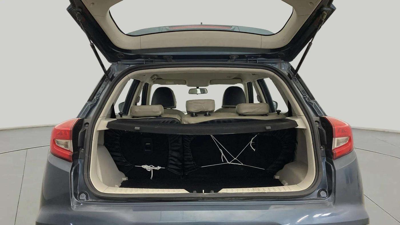 2020 Mahindra XUV300 W6 1.2 PETROL, Petrol, Manual, 61,248 km, Boot Inside