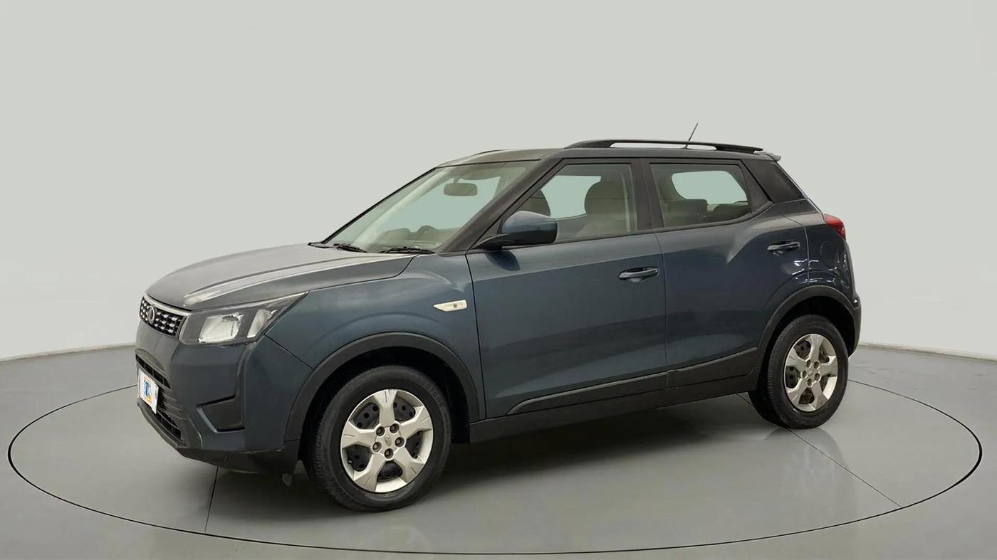 2020 Mahindra XUV300 W6 1.2 PETROL, Petrol, Manual, 61,248 km, Left Front Diagonal