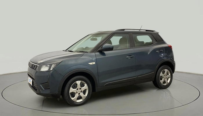 2020 Mahindra XUV300 W6 1.2 PETROL, Petrol, Manual, 61,185 km, Left Front Diagonal