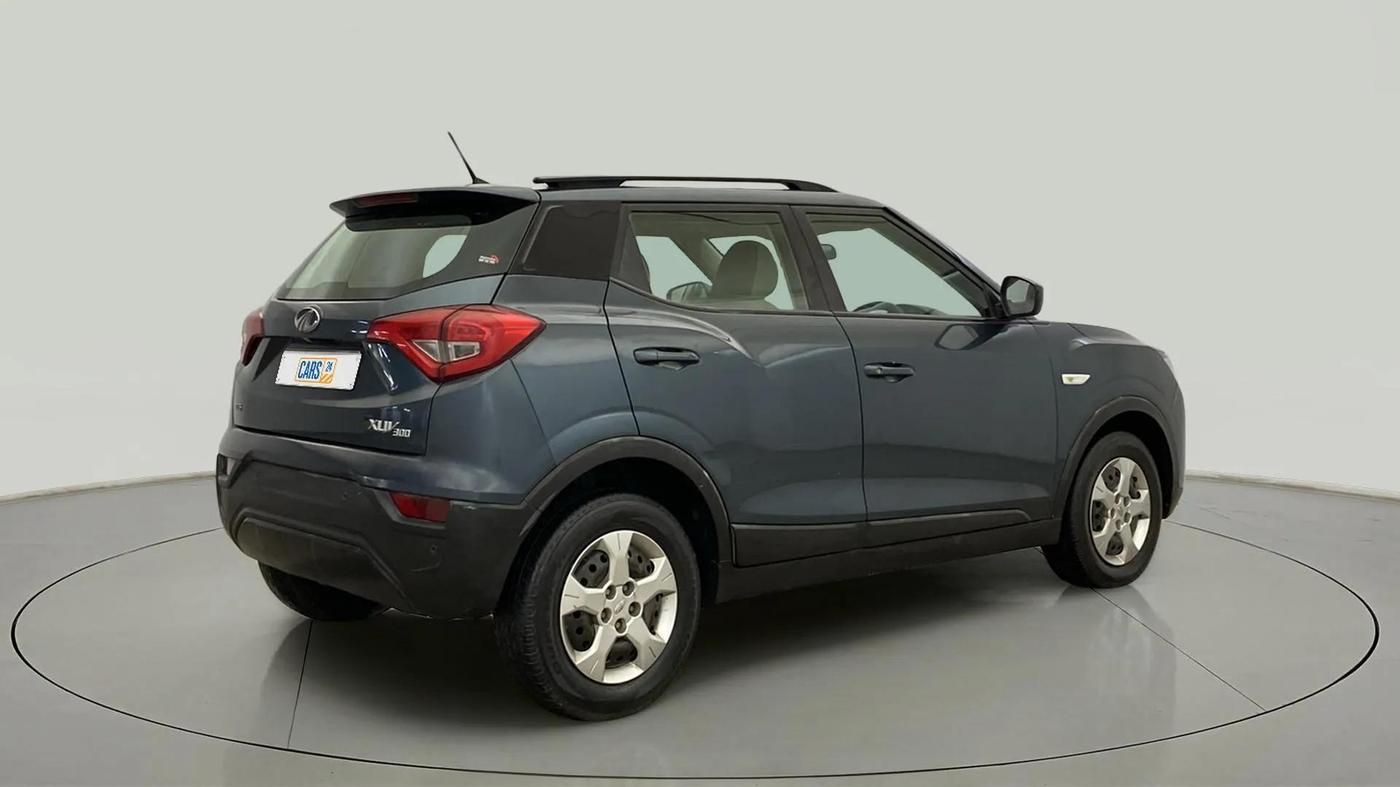 2020 Mahindra XUV300 W6 1.2 PETROL, Petrol, Manual, 61,248 km, Right Back Diagonal