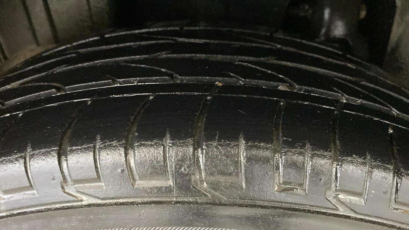 2020 Mahindra XUV300 W6 1.2 PETROL, Petrol, Manual, 61,248 km, Right Rear Tyre Tread