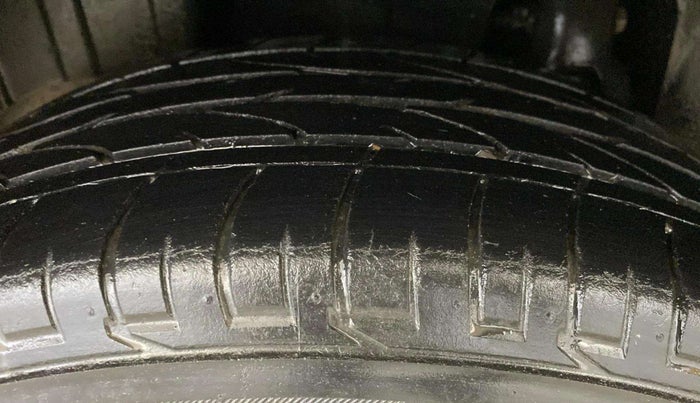 2020 Mahindra XUV300 W6 1.2 PETROL, Petrol, Manual, 61,185 km, Right Rear Tyre Tread